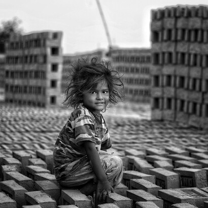 Criança. O drama das vagas de refugiados ou a barbárie terrorista têm na sua origem a falta de resposta atempada às tragédias que se vão desenrolando à nossa frente desde a Ucrânia ao Médio Oriente, a África