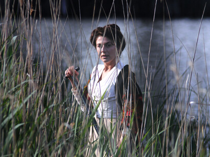 Giulia Manfredi, impersonata da Federica Chezzi, in barca per incontrare segretamente Puccini © Enzo Cei