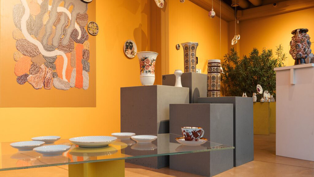 Decoratively beyond, exhibition view. Courtesy of Zuzeum 