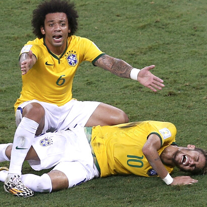 En 2014 Brasil jugaba en casa: la lesión de Neymar en cuartos contra Colombia impidió a la estrella de la 'canarinha' disputar la semifinal contra Alemania