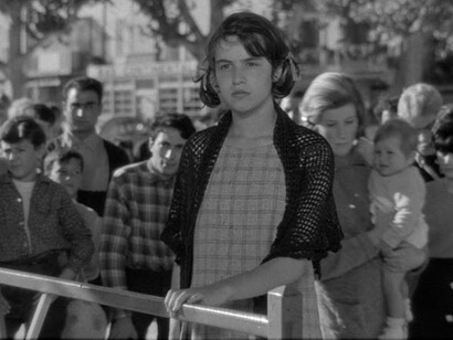 Scena del film tratto dal romanzo "La nuova storia di Mouchette" (1937) di Georges Bernanos, che aveva ripreso un personaggio di "Sotto il sole di Satana" (1926)