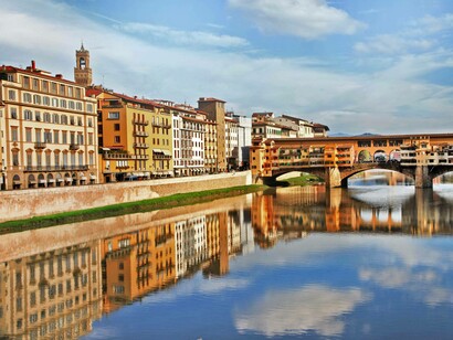 Arno River and Ponte Vecchio in Florence, Italy 
