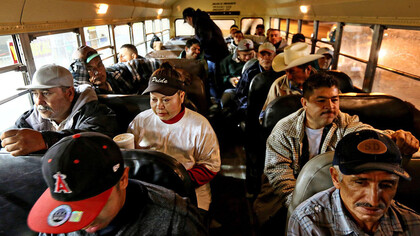 Autobús de ciudadanos mexicanos que pasan cada día la frontera para trabajar en los Estados Unidos