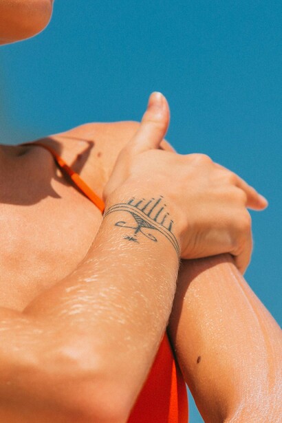 el bloqueador solar nos protege de las manchas, arrugas y, por supuesto, del cáncer de piel