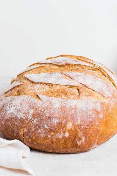 Il pane è molto più di un alimento: è un simbolo universale di vita, condivisione e identità culturale