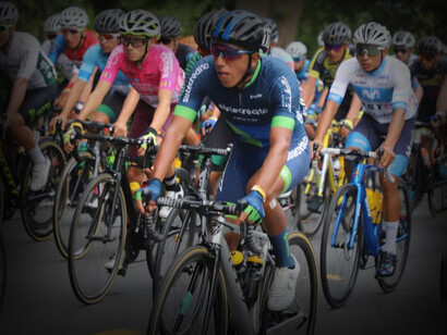 Ciclistas en una etapa de la Vuelta a Colombia 2023