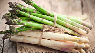 Asparagi verdi e asparagi bianchi friulani