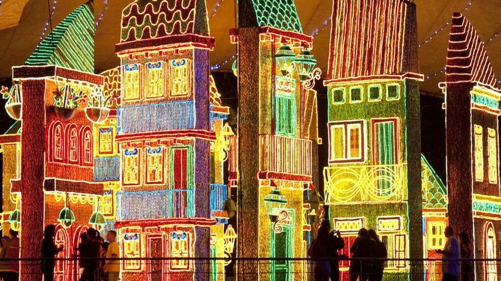 Decoración navideña en una ciudad colombiana