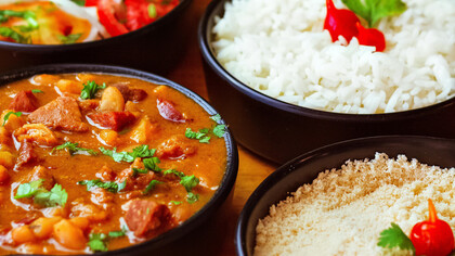 A culinária brasileira é um reflexo de nossa história, unindo influências indígenas, africanas, europeias e asiáticas em pratos que celebram a diversidade cultural. Descubra a riqueza dos sabores e tradições que formam nossa identidade