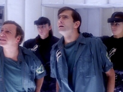 En el filme polaco "Seksmisja" (1984), dos varones hibernados en el siglo XX despiertan en un futuro sin hombres