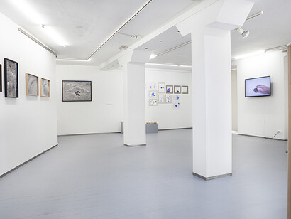 Blood, Stop, Space, Gold. Courtesy of Galería José de la Fuente