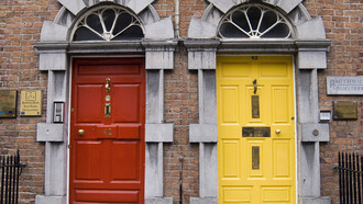 Casa. Portas típicas britânicas