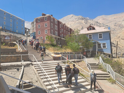 Escalera principal de Sewell, núcleo de esta ciudad minera