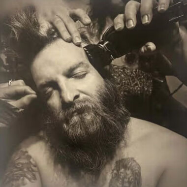 Larry Fink, The haircut, Hellertown, Pennsylvania (detail). Courtesy of Philadelphia Museum of Art