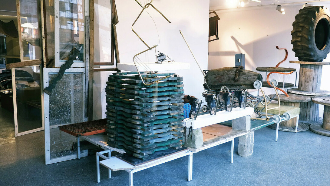 Abraham Cruzvillegas, Exhibition view. Courtesy of Carrè d'Art
