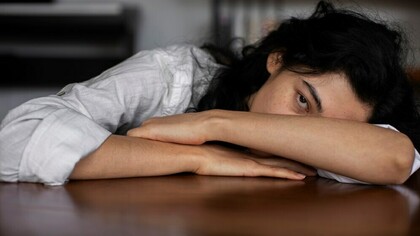 Dormir poco y mal puede llegar a tener efectos devastadores sobre nuestra salud física y mental, y también emocional