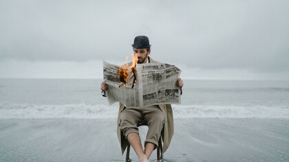 Os movimentos populares no começo da década de 2010 contra a Dilma. Com pautas como: corrupção, aumento dos transportes etc. Foram sequestradas então pela oposição. Então, com a presidente nas cordas... Foi algo fácil de parte de Rodrigo Maia e do Congresso Nacional