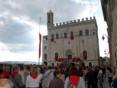 La Festa dei Ceri si celebra ogni anno il 15 maggio in onore di Sant'Ubaldo, patrono di Gubbio, ed è una delle manifestazioni popolari più antiche e coinvolgenti d'Italia. Gubbio, Italia