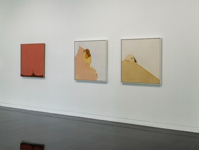 Huguette Caland, Bribes de corps, exhibition view. Courtesy of The Arts Club Of Chicago