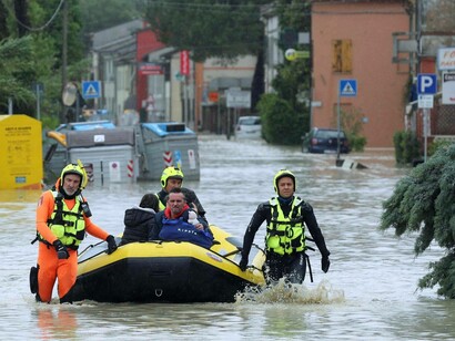 Un'operazione di salvataggio durante l'alluvione in Emilia Romagna del 2023
