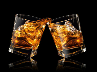 Las noches en los bares levantaban sospechas de que la extrañaba a cada momento