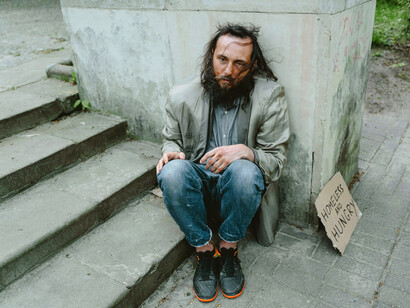 Los pobres también viven en constante estrés, y a menudo tienen problemas psicológicos