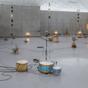 Tarek Atoui, Ausstellungsansicht. Mit freundlicher Unterstützung des Künstlers und des Kunsthaus Bregenz. Foto von Markus Tretter