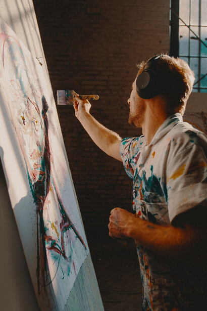 La creatividad, como fenómeno multifacético, nos permite recomponer partes nuestras disociadas por el trauma