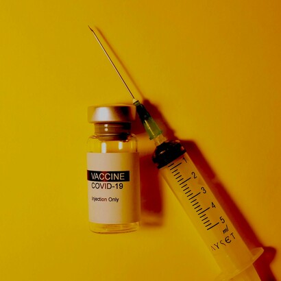 O mundo precisa de onze biliões de
doses de vacina