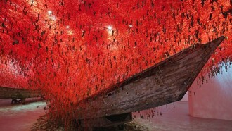 Chiharu Shiota. La llave en la mano. 2015