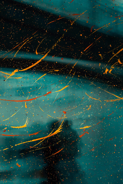 El trauma es una característica de la experiencia cotidiana de cada uno, que se manifiesta a través de pequeñas y grandes discontinuidades en la vida diaria