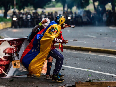 la resistencia made formations to withstand loads of tear gas and pellets fired by the police and military, Caracas, Venezuela