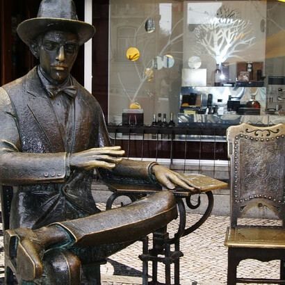 Estatua de Fernando Pessoa