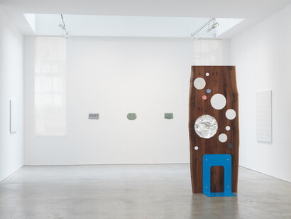 © Michelle Grabner 2023, installation view, photo by Dan Bradica. Courtesy of the artist and James Cohan, New York