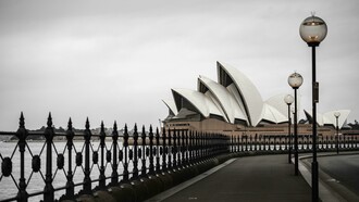 La Ópera de Sídney, Nueva Gales del Sur es uno de los edificios más  distintivos del siglo xx. Declarado en 2007 Patrimonio de la Humanidad, fue diseñado por el arquitecto danés Jørn Utzon en 1957 e inaugurado el 20 de octubre de 1973, Australia