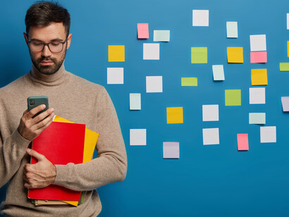 La formation active prend forme au fil des idées. Chaque post-it est un pas vers l’autonomie et l’adaptation à de nouvelles réalités