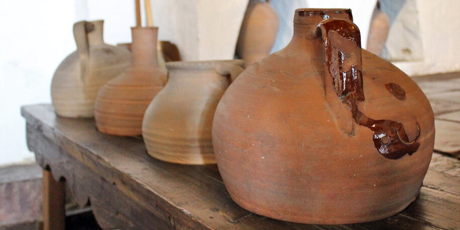 Cocina popular, Exhibition view. Courtesy of Museo Unicaja de Artes y Costumbres Populares