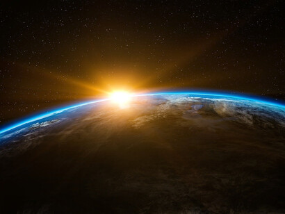 Galileo Galilei showed that the heliocentric model was right after the reedited and controversial proposal of the Copernicus pole