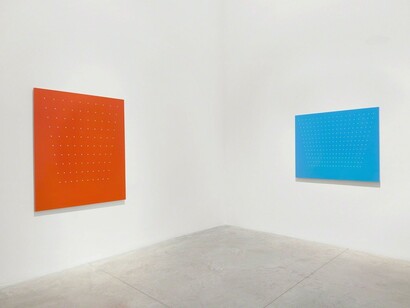 Tess Jaray, Exhibition view. Courtesy of albertz benda