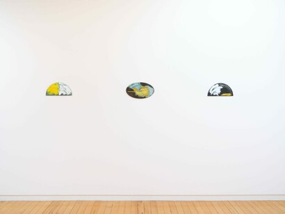 Gretchen Albrecht, Shadow of land, exhibition view. Courtesy of Two Rooms