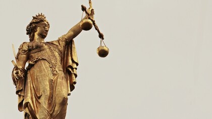 Sorda, ciega, muda... la «Justicia»