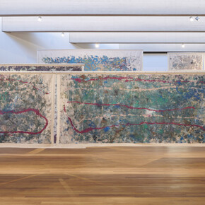 Igshaan Adams, Between then and now , vue de l'exposition. Avec l'aimable autorisation de Mudam