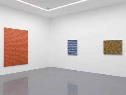 View of the exhibition / Vue de l’exposition CHOI
Myoung-Young, LEE Seung-Jio and SUH Seung-
Won “ORIGIN” curated by PARK Seo-Bo at Galerie
Perrotin, Paris
Here : CHOI Myoung-Young
From left to right: "Sign of Equality 75-52", "Sign of
Equality 75-07", "Sign of Equality 76-42"
Photo : Claire dorn
Courtesy Galerie Perrotin