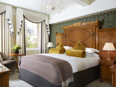 The Goring. Delightful Queen Bedroom