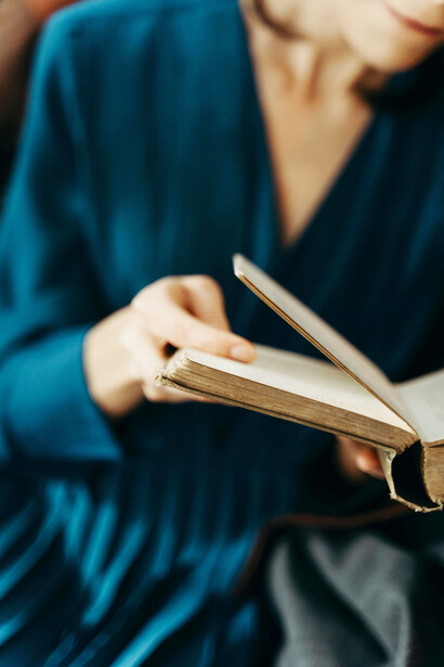 Mi principal heterónimo, Micaela Souto, desde una distancia que nadie –salvo ella yo– sería capaz de apreciar, ha escrito un juicio estético de mi obra con el objeto de promoverla 