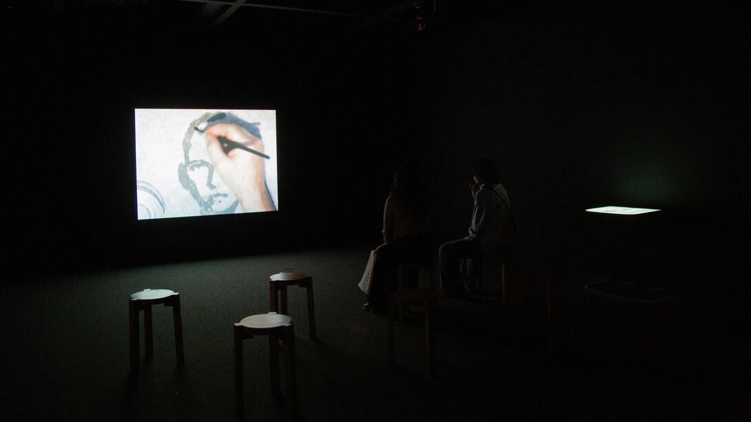 Sala de vídeo: Oscar Muñoz, vista da exposição. Cortesia do MASP