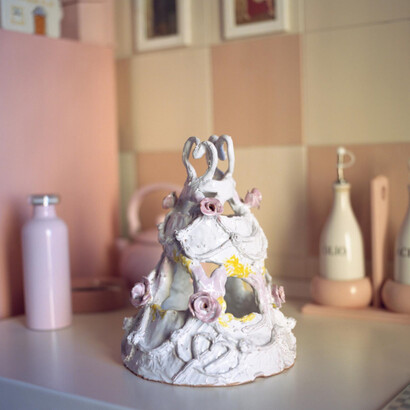 Alice Pilusi, Sorry I Bit You I Was Drunk, 2020, ceramica smaltata, 24 x 24 x 30 cm