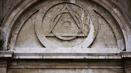 El Ojo de la providencia, también llamado Ojo que todo lo ve, es un símbolo que representa la vigilancia y providencia de Dios sobre la humanidad