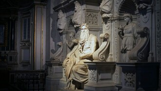 La storia travagliata del Mosè di Michelangelo: dalle vicissitudini con il papa alle sfide artistiche