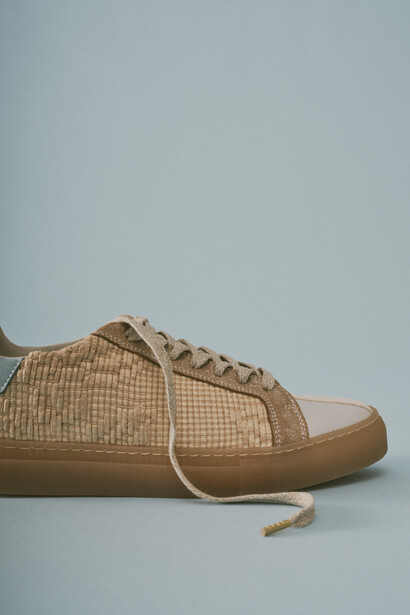 Sneaker by TheVerticaLine in 100% rafia e finiture in pelle